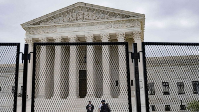 Fenced Supreme Court